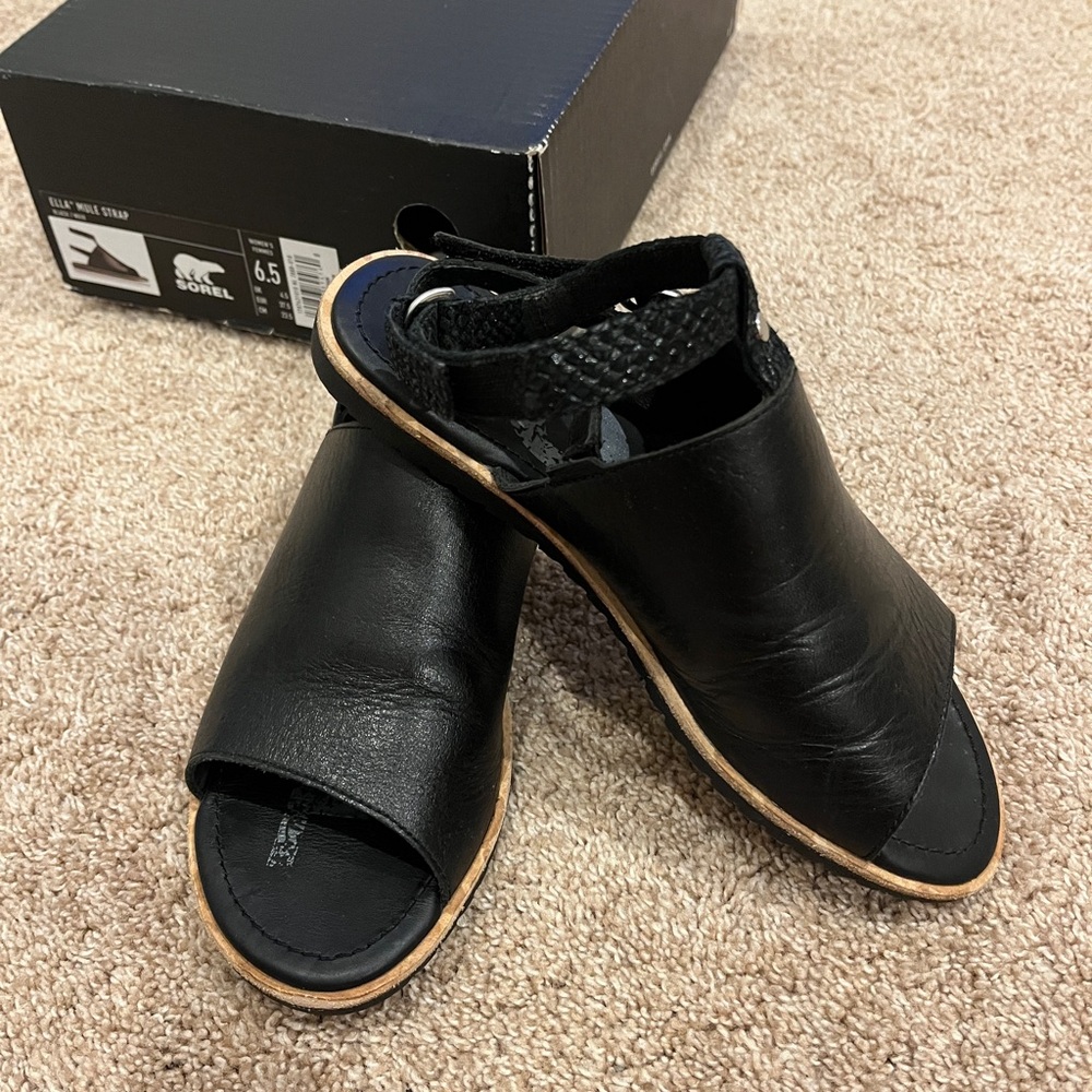 Sorel Women Black Leather Sandals